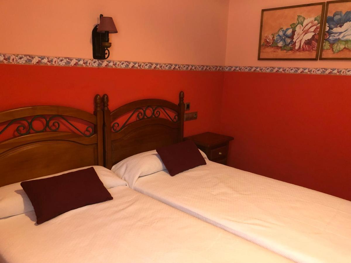 Hotel Restaurante La Carasca Orle ภายนอก รูปภาพ