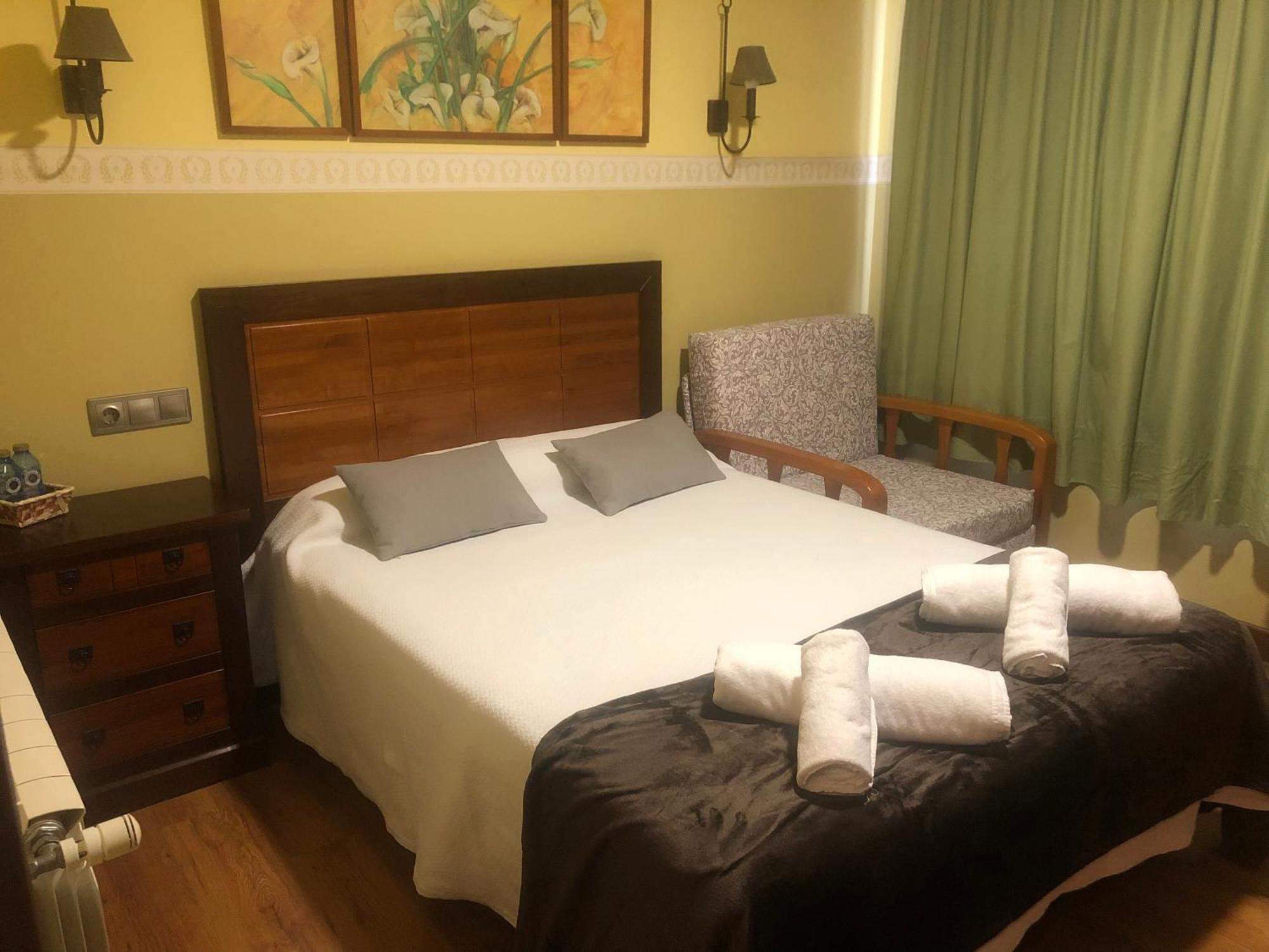 Hotel Restaurante La Carasca Orle ภายนอก รูปภาพ
