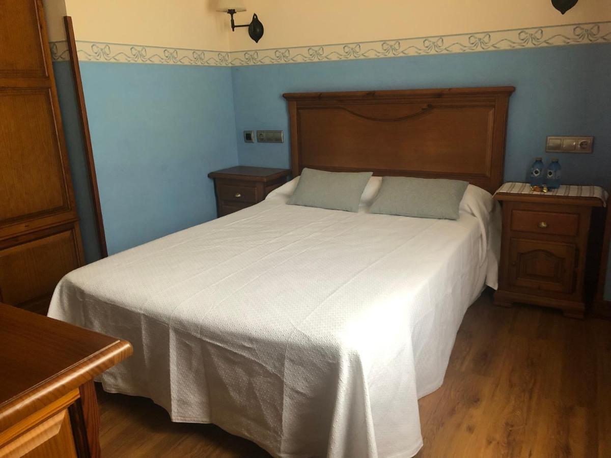 Hotel Restaurante La Carasca Orle ภายนอก รูปภาพ