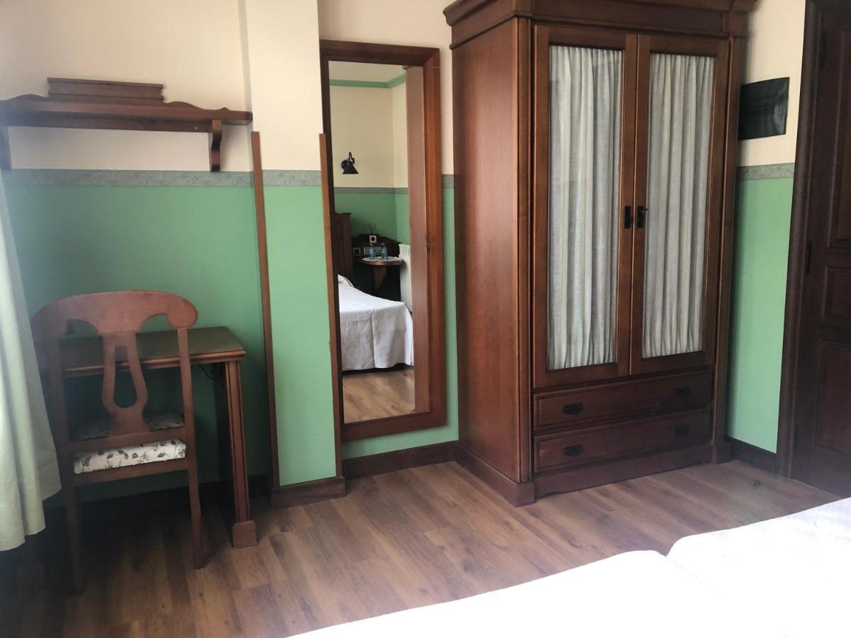 Hotel Restaurante La Carasca Orle ภายนอก รูปภาพ
