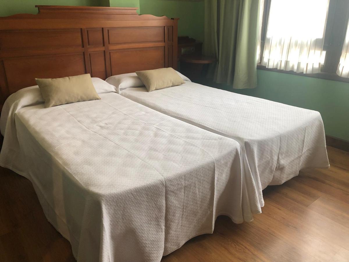 Hotel Restaurante La Carasca Orle ภายนอก รูปภาพ